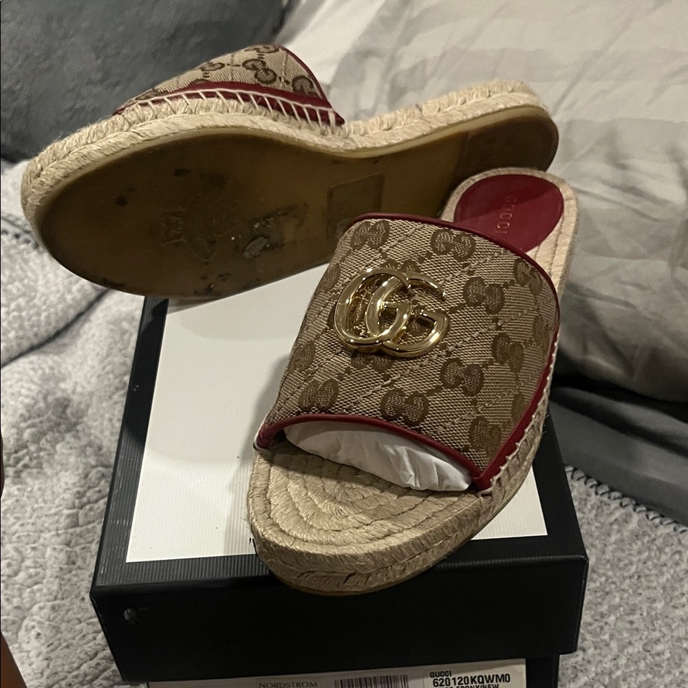 Gucci Women's Beige and Red Espadrille Slides - Picture 5 of 11